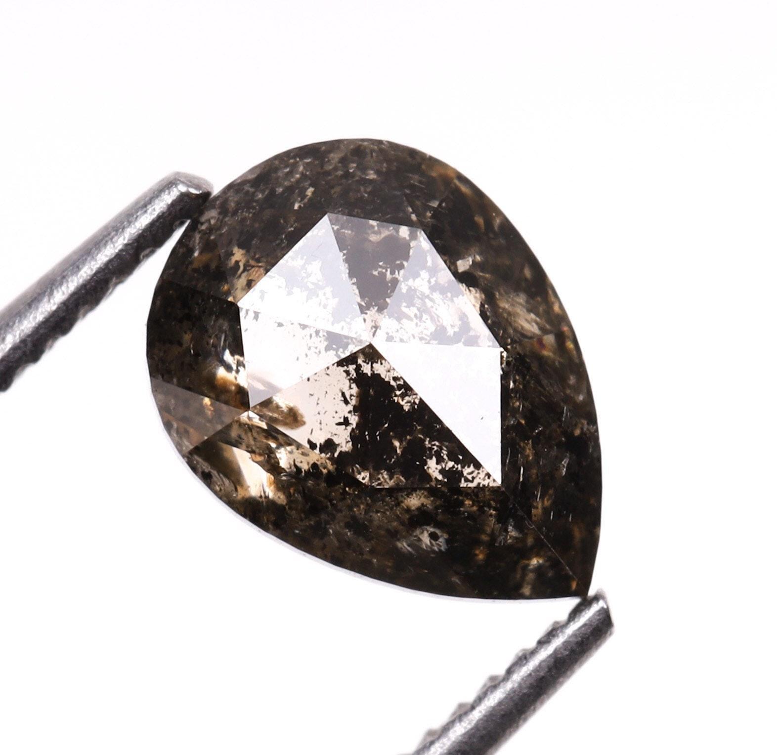 0.61 CT、6.4 x 4.8 MM | 天然ルースダイヤモンド | ソルト＆ペッパー