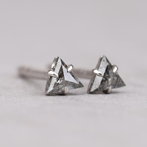 Ohrring-Stecker-Paar | Dreieck Ohrringe | Salz und Pfeffer Diamant Ohrstecker | Minimalistische Ohrringe | Ohrringe für Frauen | 14K Gold Ohrringe
