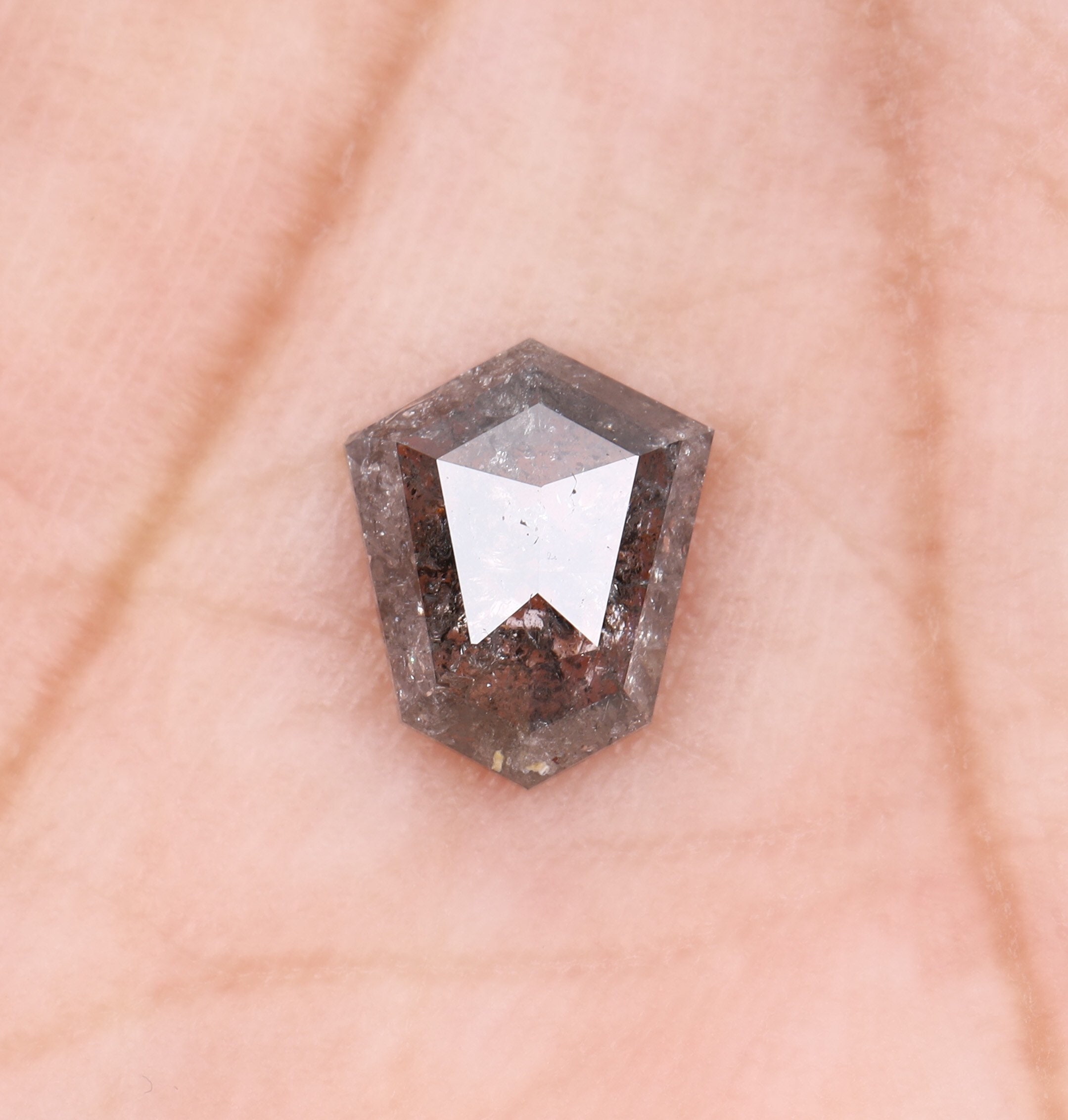 0.90カラット、7.4 x 6.0mm | 天然ルースダイヤモンド | ソルト
