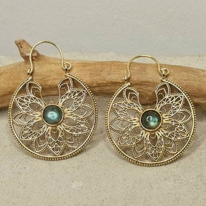 Boucles d’oreilles en laiton avec labradorite, boucles d’oreilles Mandala, boucles d’oreilles en or, boucles d’oreilles Boho, bijoux hippies, bijoux de festival