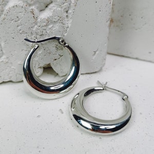 Half moon hoop earrings made of 925 silver, wide sterling silver hoop earrings 28 mm, minimalist hoop earrings