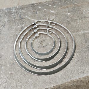 Flache runde Creolen aus 925 Silber, Dünne Minimalistische Ohrringe, 20mm, 30mm, 40mm oder 50 mm
