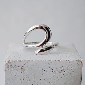 Minimalistischer Statement Ring aus 925 Silber, Organischer Silberring, Handgemachter Design Fingerring Schlange