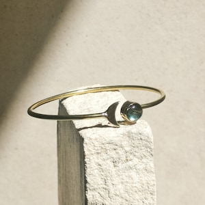Golden brass half moon bangle with labradorite, moon phase bangle labradorite, boho bangle with gemstone