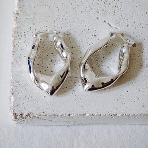 Grova statement-örhängen i 925 sterlingsilver, ekologiska oregelbundna örhängen 40 mm, minimalistiska smycken, örhängen