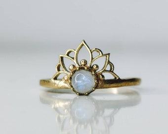 Ring mit Mondstein, Tiara Kronen Ring, Stapelring, Boho Ring, Hippie Ring, Goldener Ring mit Mondstein