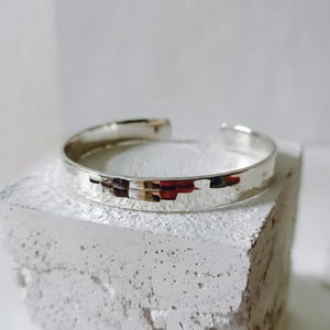 Wide bangle made of 925 silver hammered, adjustable, bangle made of solid sterling silver, structured minimalist bangle