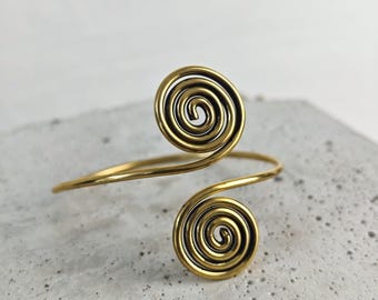 Golden adjustable spiral bangle made of brass, statement bangle gold