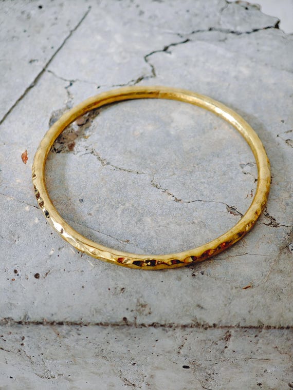 Bracciale Rigido Oro Massiccio Per Donna, Stile Vintage Martellato Con Pietre Acriliche Rosse E Rosa, Bracciale A Cerniera Largo E Pesante