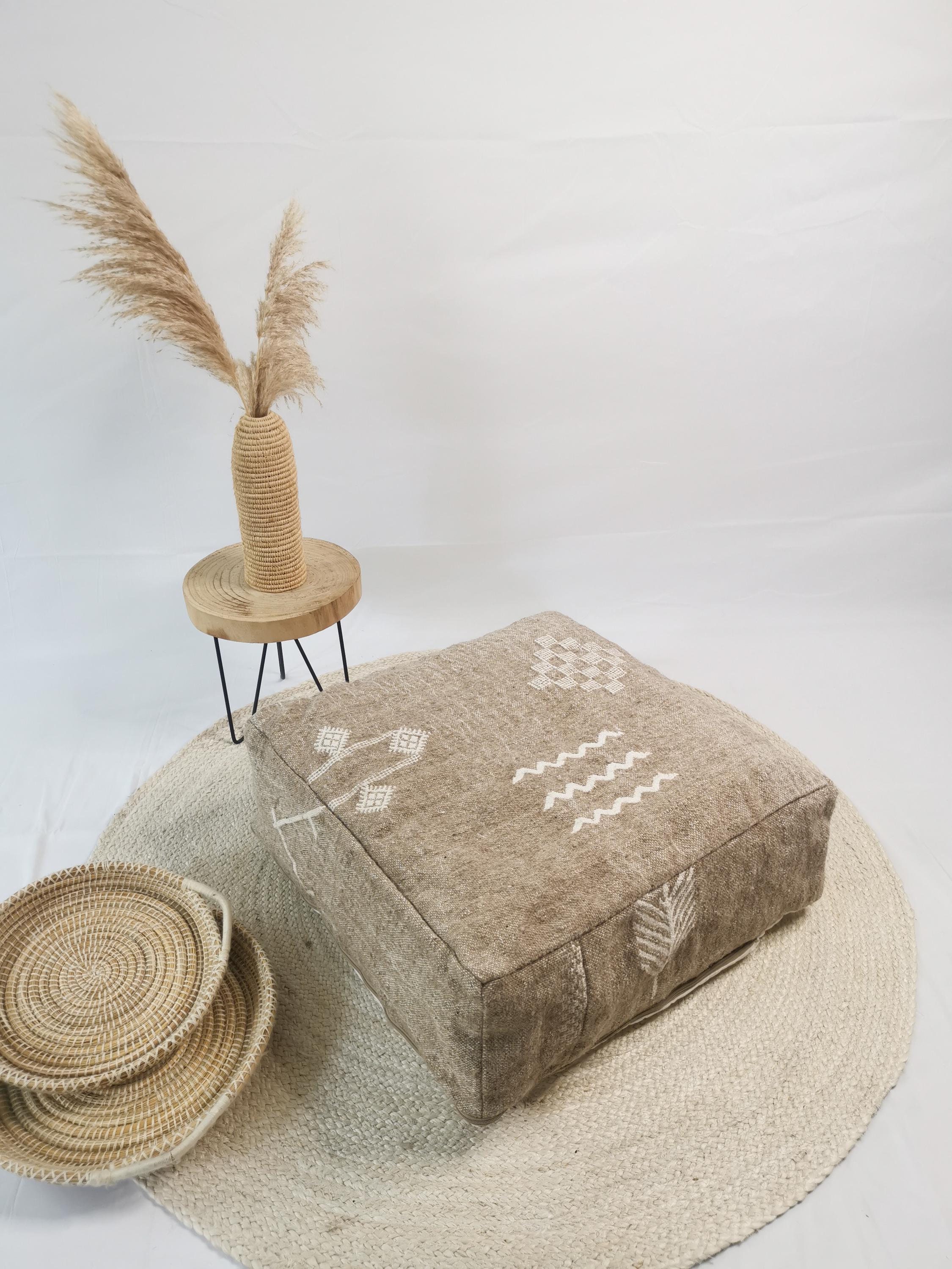 ベニ・ウラインのモロッコ風プーフ、幾何学模様のフロアクッション