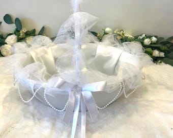 Wedding favor basket, white, pearls, wedding, flower girl, roses, decorated basket