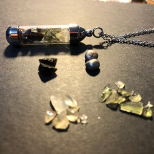 Moldavite | Libisch woestijnglas | Zwarte Tektite | Muonionalusta Meteoriet | Synergetische combinatie | 100% Natuurlijk & Echt | Ketting