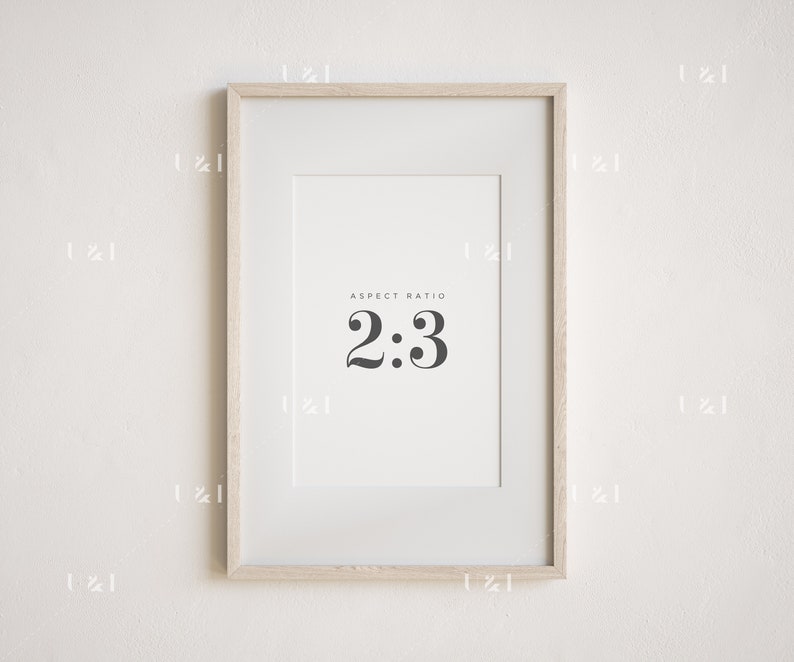 Peut inclure: Une impression encadr&eacute;e avec un fond blanc et un texte noir qui dit "ASPECT RATIO 2:3". Le cadre est en bois brun clair.