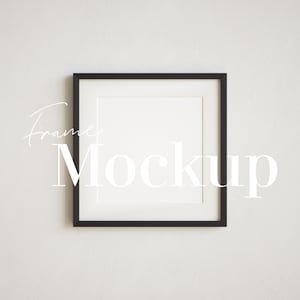 Puede incluir: Una maqueta de marco de imagen negro en una pared blanca. El marco está vacío y listo para tu diseño.