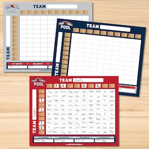 Pode incluir: Três quadros de jogo de futebol em cinza, azul marinho e vermelho. Cada quadro tem uma grade para rastrear os resultados do jogo, com as palavras "FOOTBALL POOL" e "TEAM" em destaque. O quadro vermelho apresenta "TEAM Eagles" e "TEAM Chiefs".