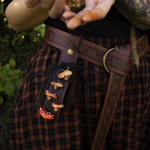 Pinos de amanita bebê - cogumelos, goblincore, cottagecorefashion, faecore, pins, aconchegante, floresta, hobbitcore, contos de fadas, outono