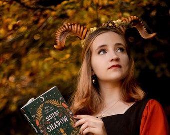 Woodland headpiece - renfaire,costumedesign,fallvibes,forestfashion,fairyfashion,witch,headdress,horns,photoshoot,fairytale,goblincore