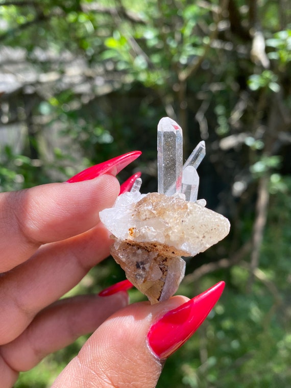透明な水晶クラスター、先端が尖ったもの、透明な水晶、クラスター水晶 