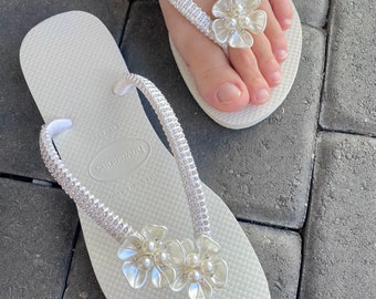 Bridal flip flops with flowers in silver- pearl, wedding, applique, shoe clip, stunning, bling