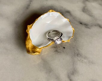 Weiße Oyster Ring Schale mit goldentrim und Golden Back
