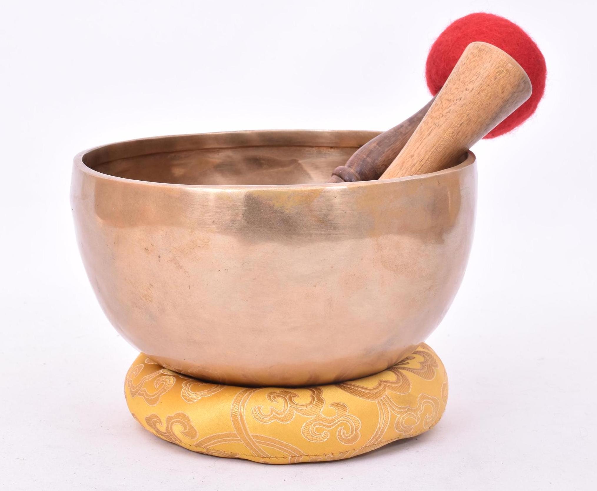 インド製シンギングボウルとマレット 7インチの薄暗いシンギングボウル - マレット付きヨガボウル - 深い音