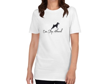 Un paso por delante Schnauzer camiseta