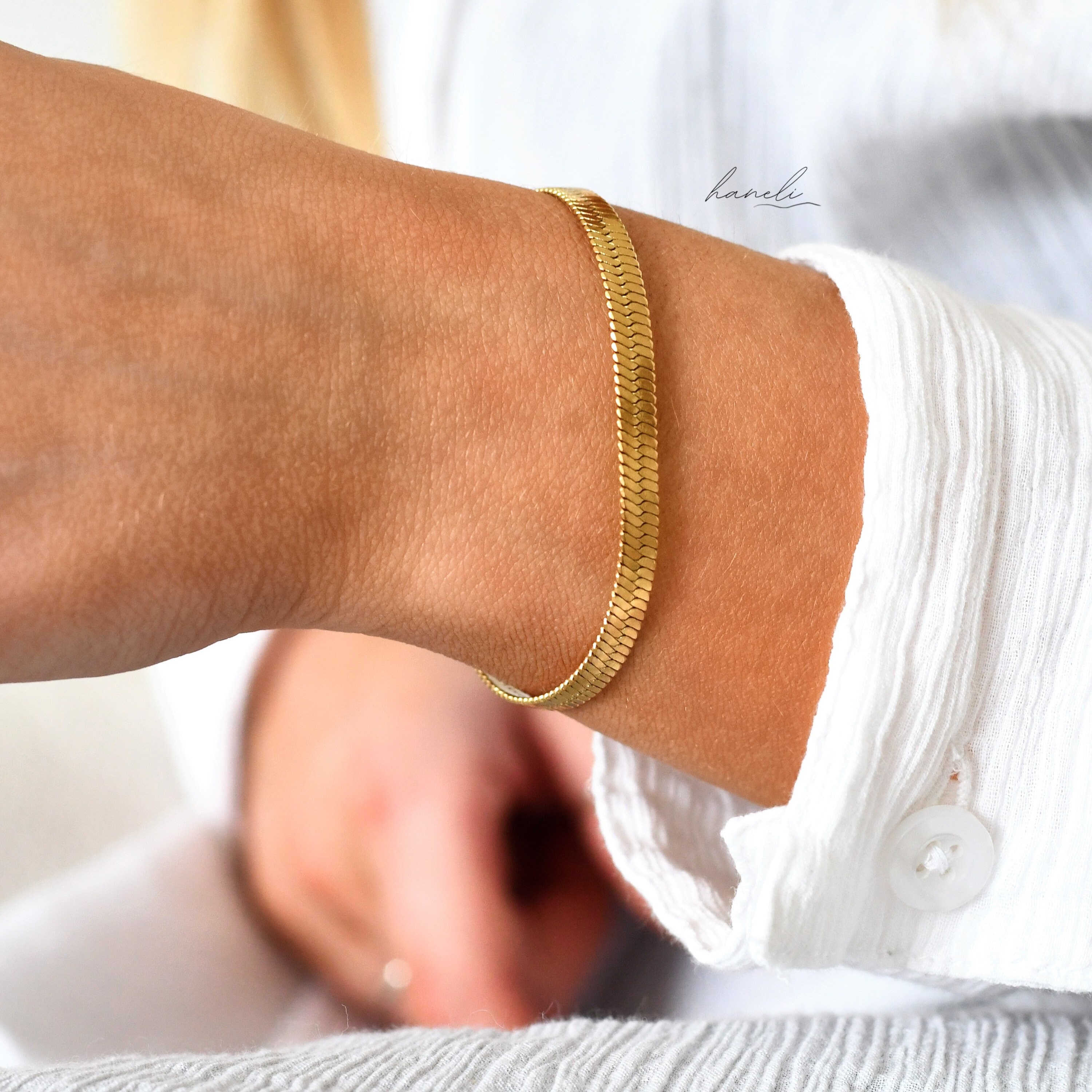 Classic Snakebone Chain Bracelet - 18k Gold Plated Stainless Steel 