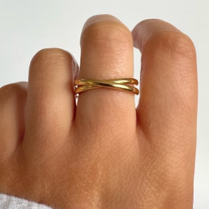 18k Gold Plated Stainless Steel Twisted Interlocking Dainty Ring - Non Tarnish Everyday Jewellery - Unique Rolling Design - Thoughtful Gift
