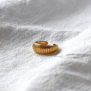 SABRINA - Gold croissant ring. Gold twist ring. 18k gold plated stainless steel ring. Statement ring. Stack ring. Non tarnish ring