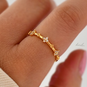 Minimal Cluster Flower Adjustable Ring - 18k Gold Plated 925 Sterling Silver - Tiny CZ Stones  - Fine Four Leaf Lucky Clover Band - Simple