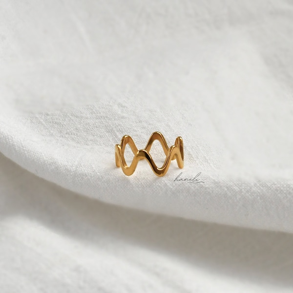 WAVEY - Wave ring. Wavey ring. Statement ring. Gold plated ring. Gold band. Gold ring. 18K gold plated stainless steel