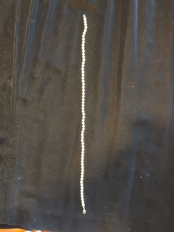 Pearl necklace choker