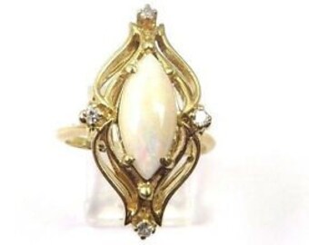 14k Yellow Gold Women&#39;s Vintage Estate Jewelry Cocktail Ring With A Marquise Opal & Diamonds