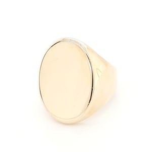 Anel oval em ouro amarelo 14k