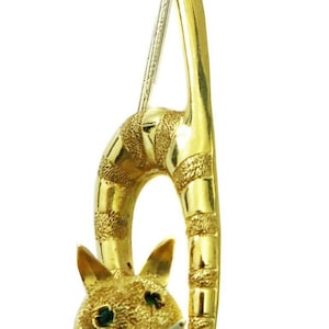 18k Yellow Gold Vintage Hunch Back Cat Brooch Pin With Green Emerald Eyes