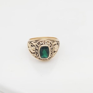 10k Yellow Gold Elmont Memorial High School 1981 Ring With Emerald Stone