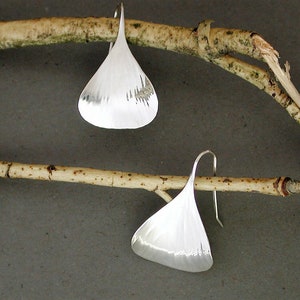 Medium Rippled Fan Drop Earring