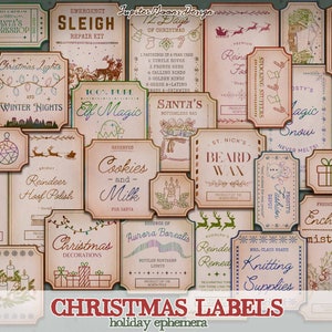 Puede incluir: Una colección de etiquetas navideñas de estilo vintage con ilustraciones y texto. Las etiquetas presentan temas como el taller de Santa Claus, las luces de Navidad, el pulimento para pezuñas de reno, las galletas y la leche, la cera para barba y los suministros de tejido. Las etiquetas están impresas en un fondo crema con bordes marrones.
