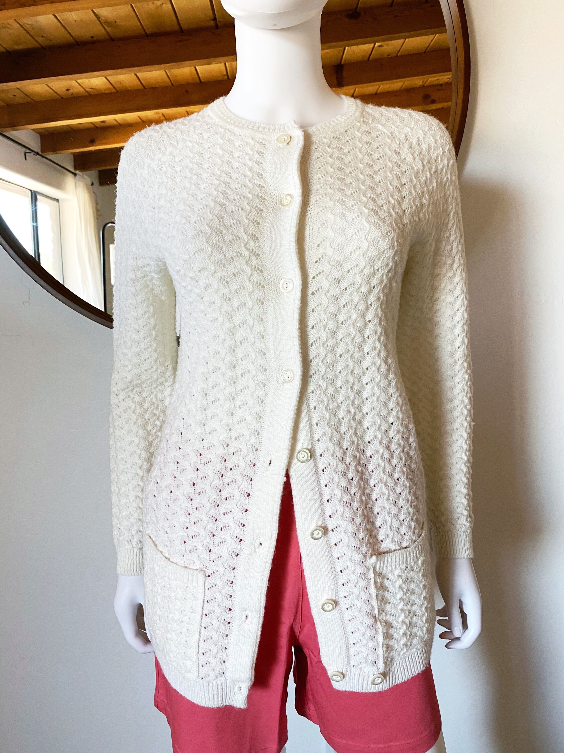 Vintage 60's British Vogue Wintuk Lightweight Ivory Button Vintage 60's British Vogue Wintuk Lightweight Ivory Button