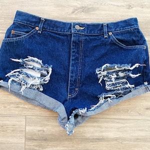 Vintage 70&#39;s 80&#39;s Lee Riders Cut Off Shorts Distressed Ripped Frayed Made In USA 100% Cotton Tag Size 20 Med Fits 14/14 L (33-34.5&quot; W)