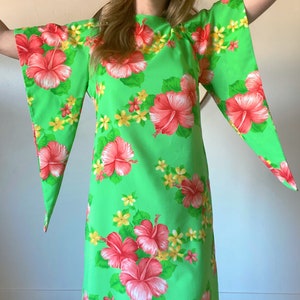 Vintage 70&#39;s Hawaiian Kaftan Caftan Maxi Dress Pake Muu Hibiscus Flower Print Angel Wing Sleeve Tag Size 10 Fits S-M
