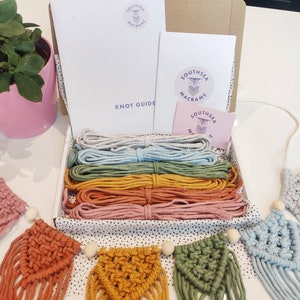 DIY macrame bunting kit /DIY macrame / beginners macrame/ macrame/ Free delivery / craft kit /  craft gift/ gift for her/ secret Santa /
