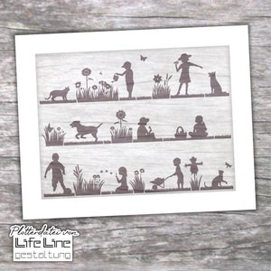 Könnte beinhalten: Gerahmter Druck mit Silhouetten von Kindern, Tieren und Blumen in einer Gartenszene. Das Design umfasst eine Katze, einen Hund, Sonnenblumen und spielende Kinder. Der Text "Plotterdatei von Life Line Gestaltung" befindet sich unten.