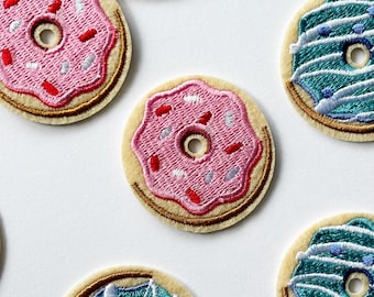 Aplique bordado de donut para costurar ou passar a ferro