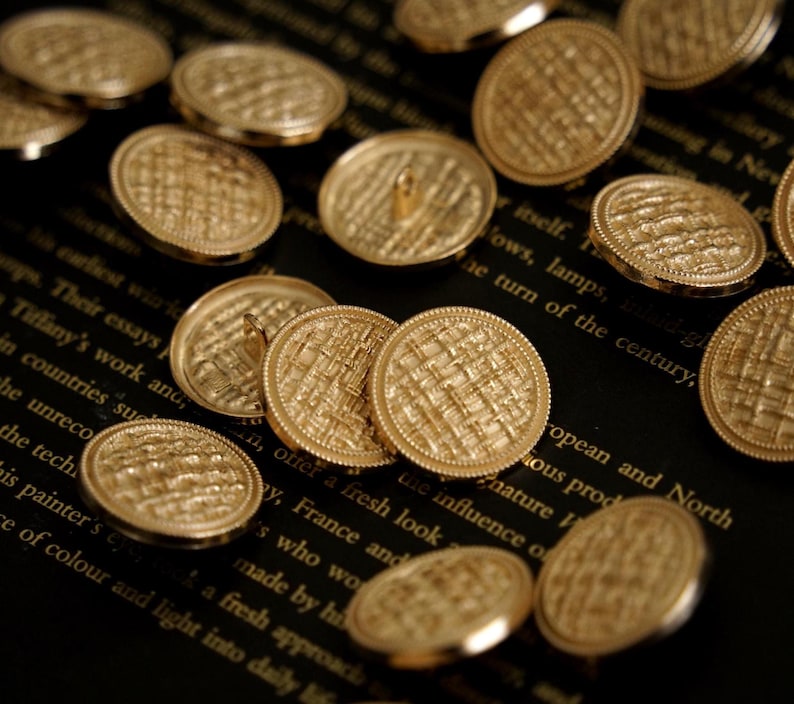 Vintage-style Metal Buttons, 18-25mm, Round Shank, Gold - 10pcs
