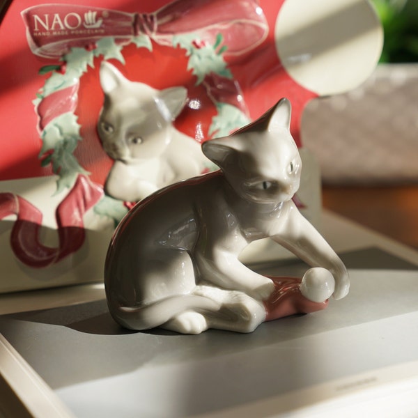 NAO by Lladro #7428 Kitty's Christmas Porcelain Figurine With Gift Box