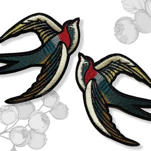 Grande paire d'appliques thermocollantes colorées d'écussons d'hirondelle brodés (16 cm x 11 cm)
