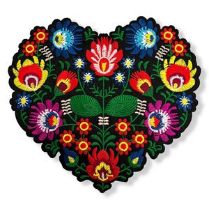 Toppa ricamata con grande cuore floreale da cucire e stirare (7,75"x7")