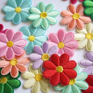 Daisy Embroidered Patch Set – Colorful Floral Appliques, Iron On/Sew On