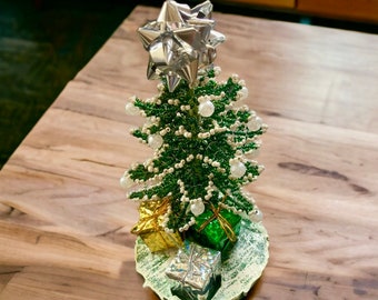 Weihnachtsbaum mit der Dekoration handgefertigt für Wohnkultur - Miniaturstatue - Weihnachtsbonsaigeschenk